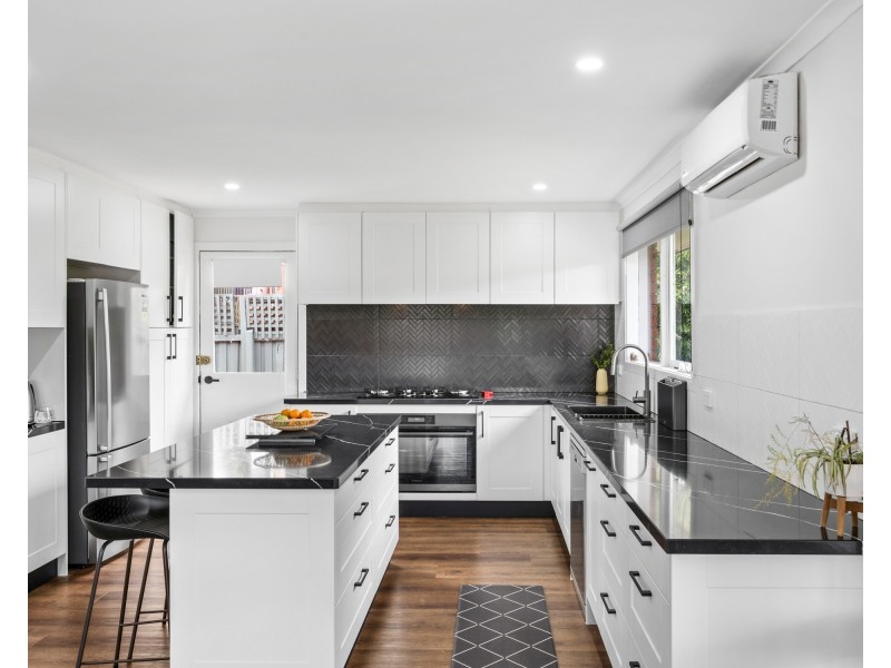 15 Kinkead Crescent, Endeavour Hills VIC 3802