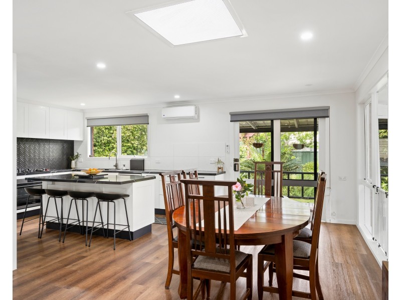 15 Kinkead Crescent, Endeavour Hills VIC 3802