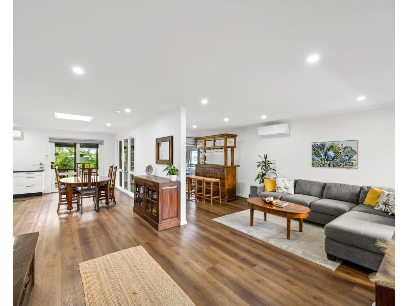 15 Kinkead Crescent, Endeavour Hills VIC 3802