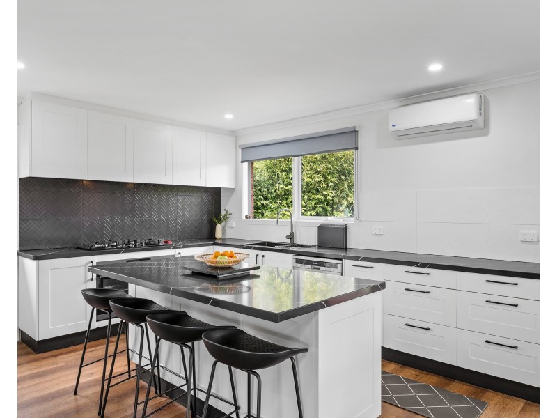 15 Kinkead Crescent, Endeavour Hills VIC 3802