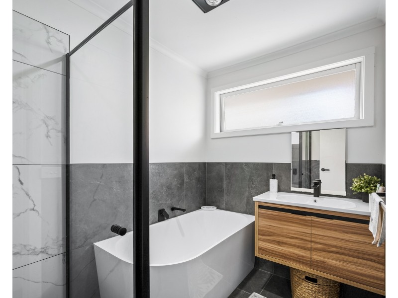 15 Kinkead Crescent, Endeavour Hills VIC 3802