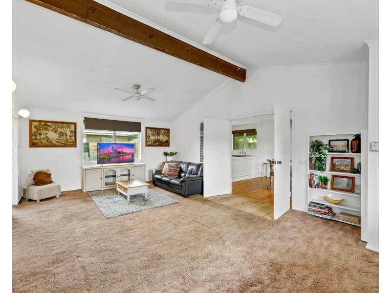 18 Shetland Street, Endeavour Hills VIC 3802