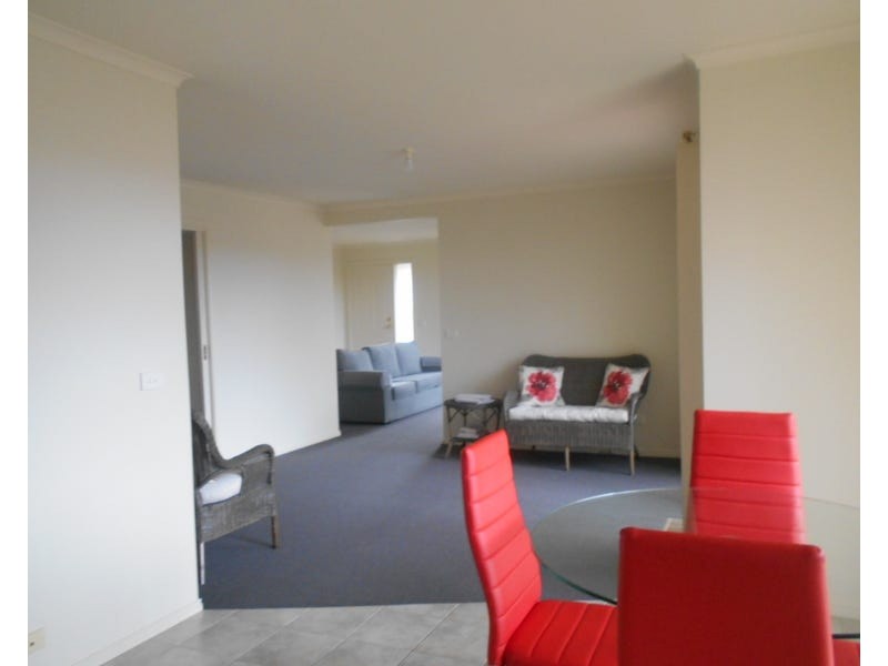 1/7 John Hunter Drive, Endeavour Hills VIC 3802