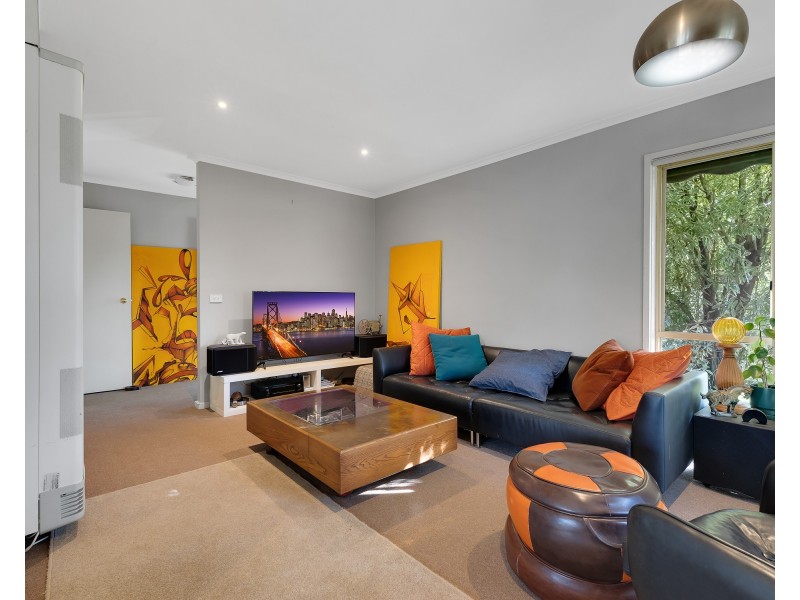 14 Whitestone Court, Endeavour Hills VIC 3802