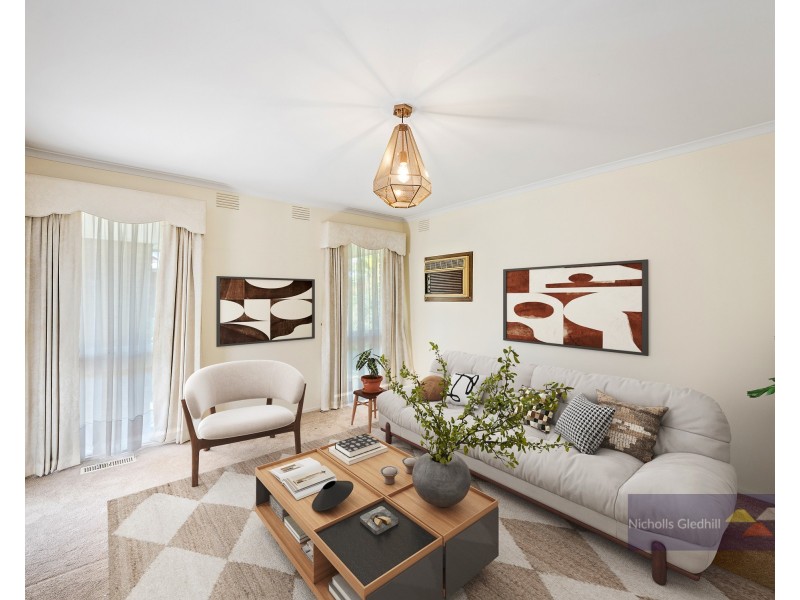 16 Ravenhill Crescent, Endeavour Hills VIC 3802