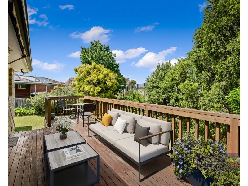 16 Ravenhill Crescent, Endeavour Hills VIC 3802