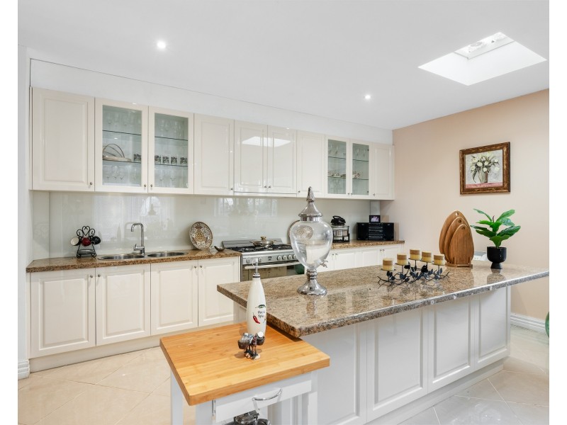 4 Gray Close, Endeavour Hills VIC 3802