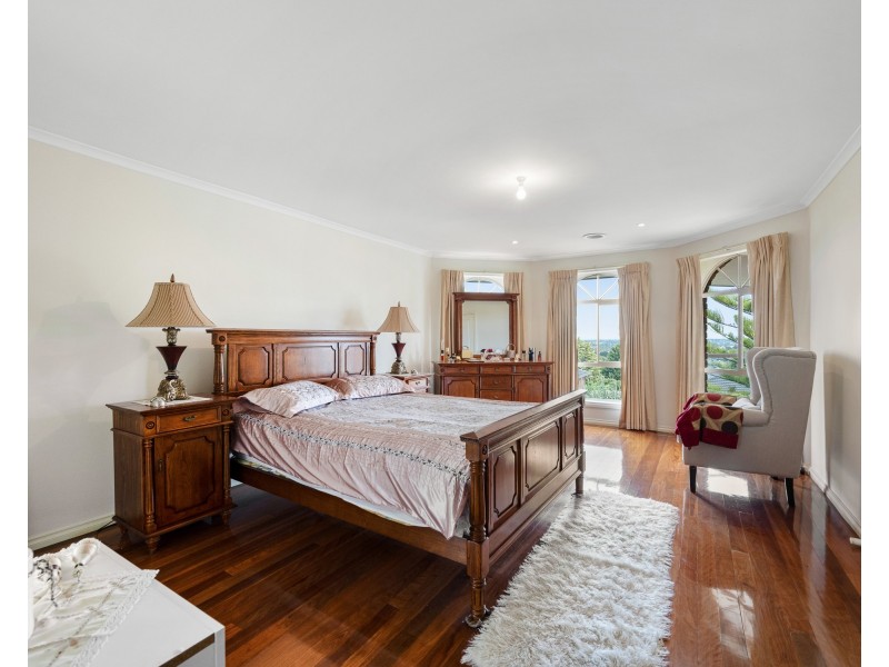 4 Gray Close, Endeavour Hills VIC 3802