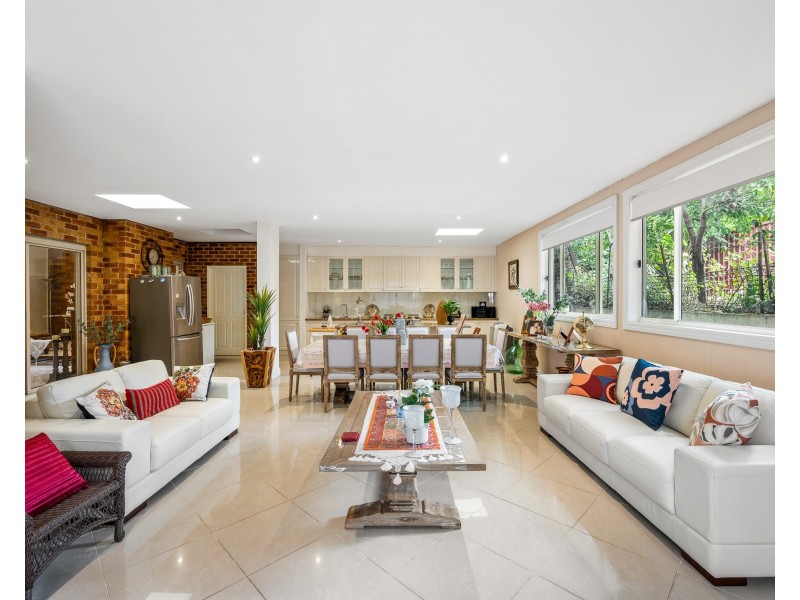 4 Gray Close, Endeavour Hills VIC 3802
