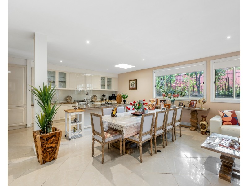 4 Gray Close, Endeavour Hills VIC 3802
