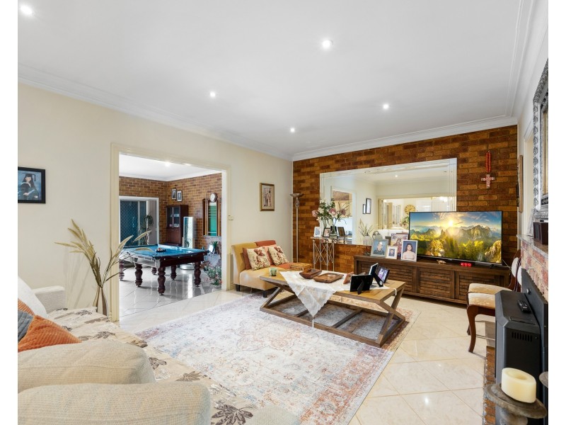 4 Gray Close, Endeavour Hills VIC 3802
