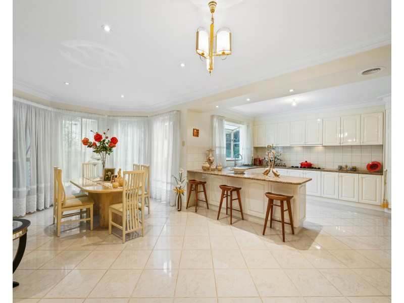 4 Gray Close, Endeavour Hills VIC 3802