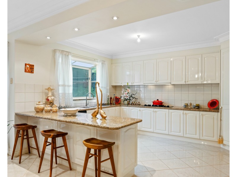 4 Gray Close, Endeavour Hills VIC 3802