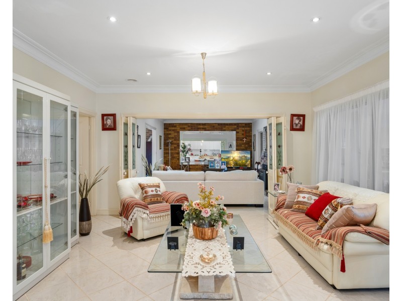 4 Gray Close, Endeavour Hills VIC 3802