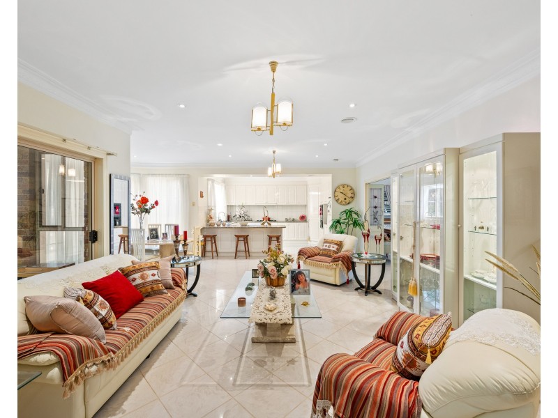 4 Gray Close, Endeavour Hills VIC 3802