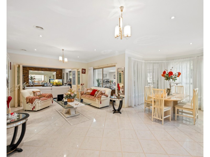 4 Gray Close, Endeavour Hills VIC 3802