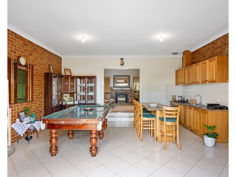 4 Gray Close, Endeavour Hills VIC 3802