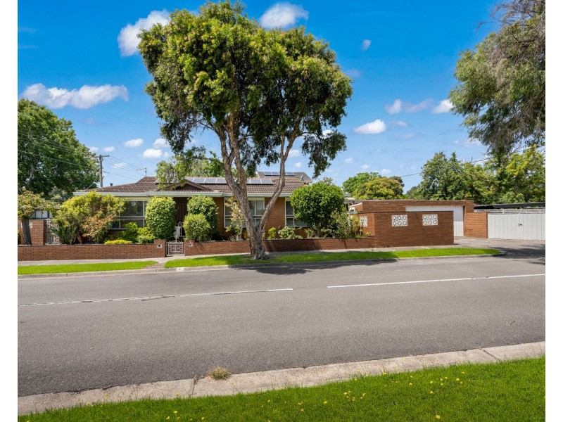 1 Hunter Court, Frankston VIC 3199