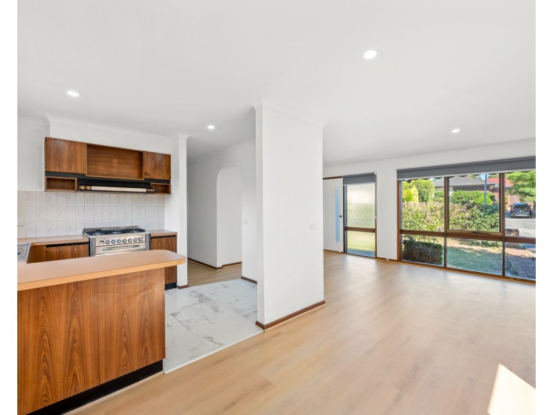 8 Broadwalk Grove, Endeavour Hills VIC 3802