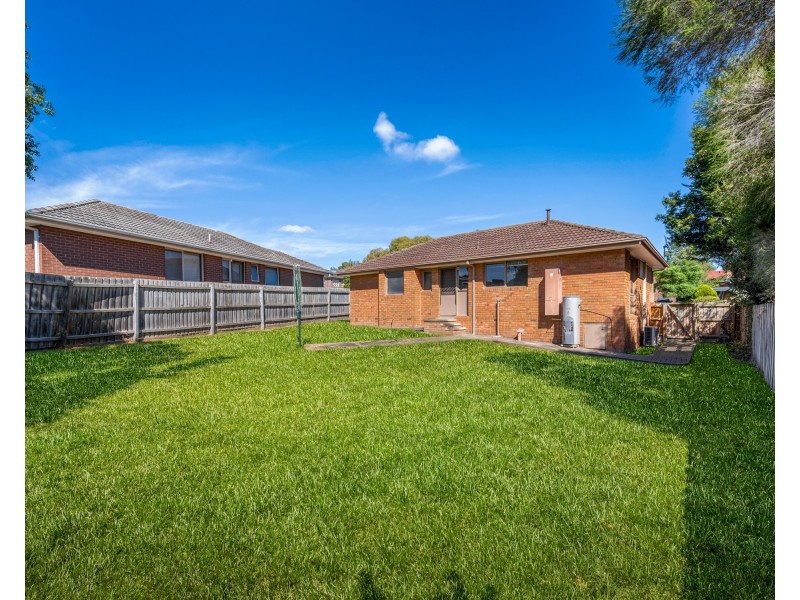 8 Broadwalk Grove, Endeavour Hills VIC 3802
