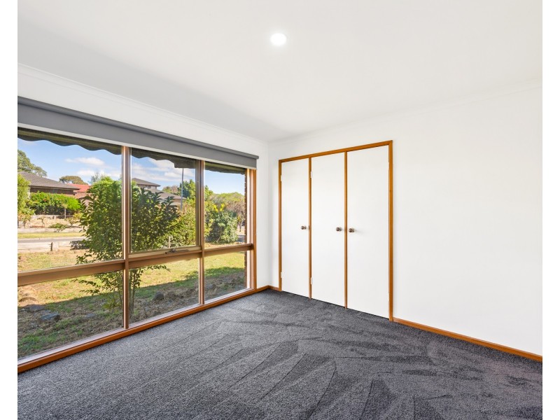 8 Broadwalk Grove, Endeavour Hills VIC 3802