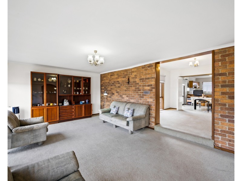 9 Chivell Close, Endeavour Hills VIC 3802