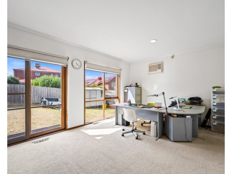 9 Chivell Close, Endeavour Hills VIC 3802