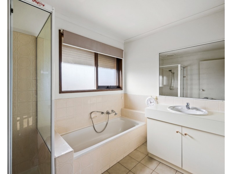 9 Chivell Close, Endeavour Hills VIC 3802