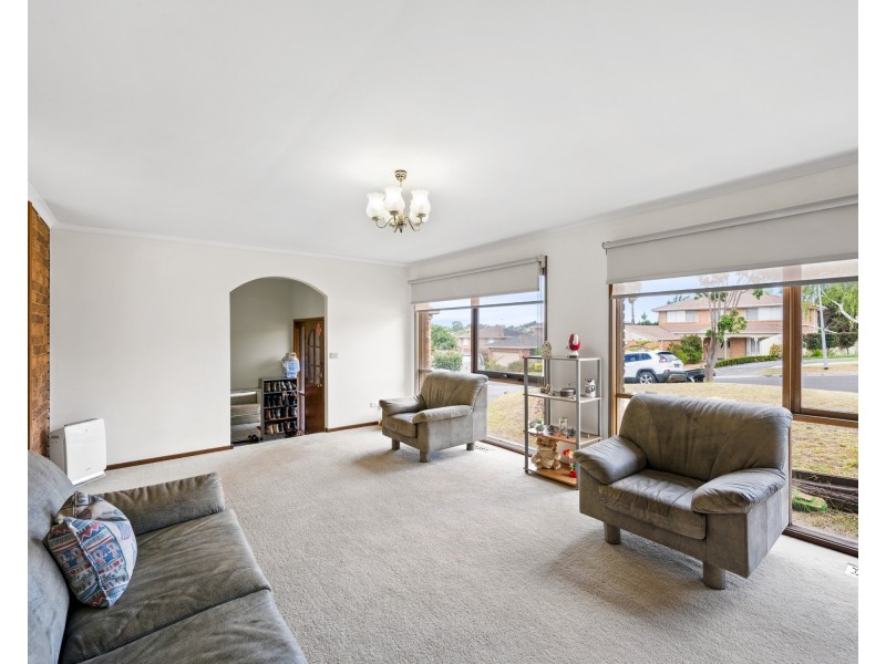 9 Chivell Close, Endeavour Hills VIC 3802