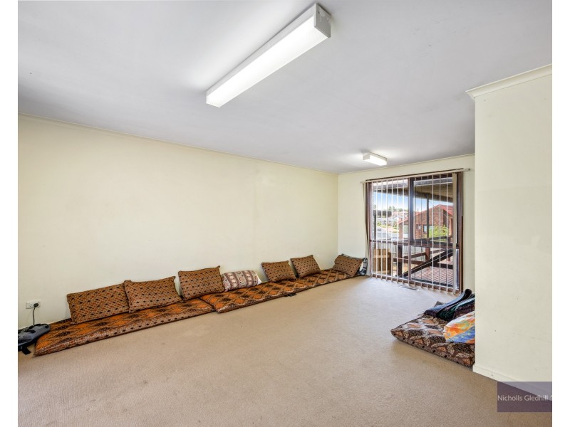 8 Hann Close, Endeavour Hills VIC 3802
