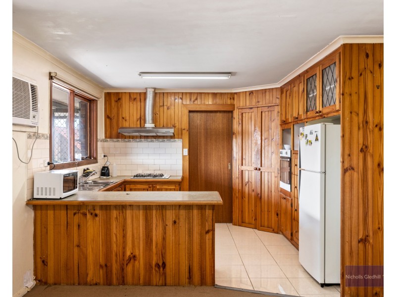 8 Hann Close, Endeavour Hills VIC 3802