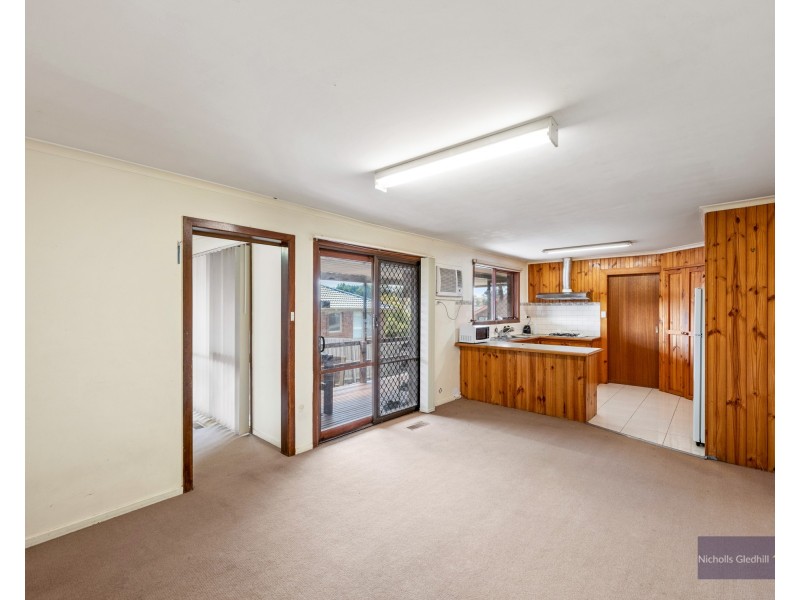 8 Hann Close, Endeavour Hills VIC 3802