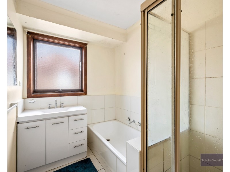 8 Hann Close, Endeavour Hills VIC 3802