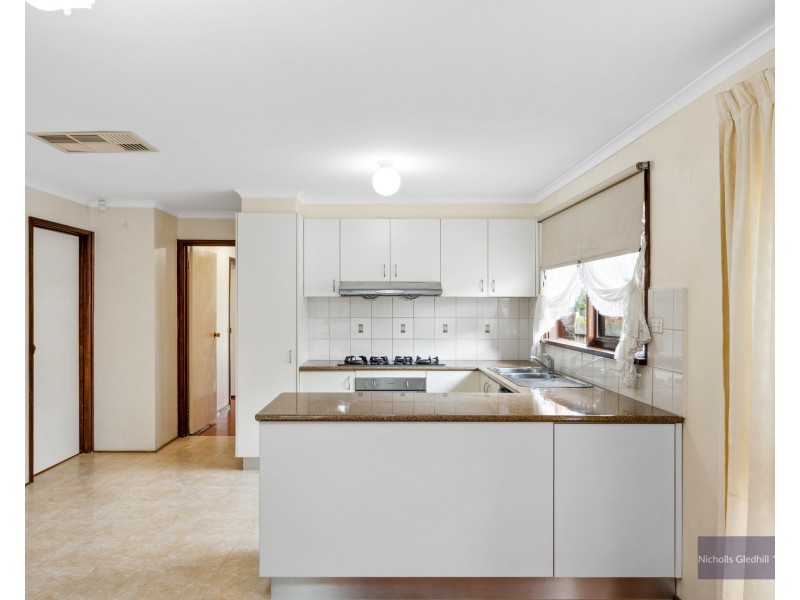 37 Gleneagles Drive, Endeavour Hills VIC 3802