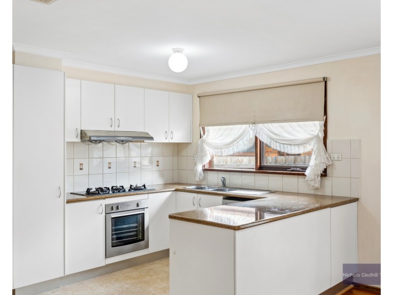 37 Gleneagles Drive, Endeavour Hills VIC 3802