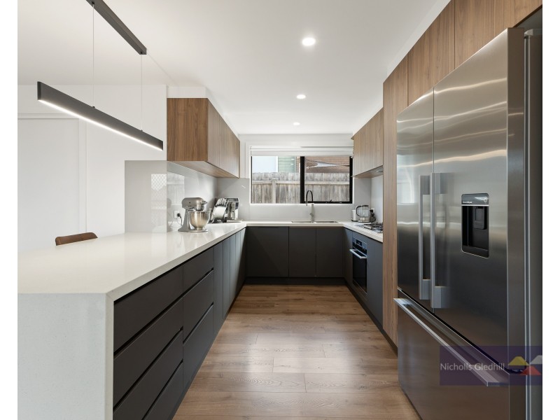 2 Peckover Court, Endeavour Hills VIC 3802