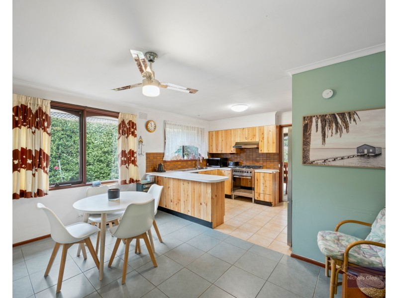 6 Dealbata Avenue, Endeavour Hills VIC 3802