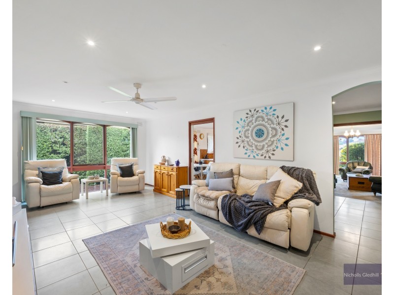 6 Dealbata Avenue, Endeavour Hills VIC 3802