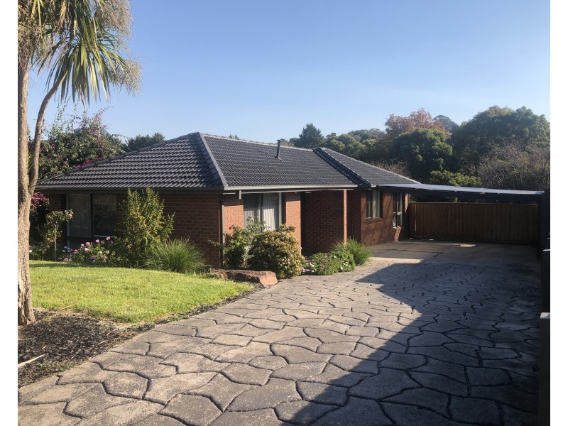 61 Sydney Parkinson Avenue, Endeavour Hills VIC 3802