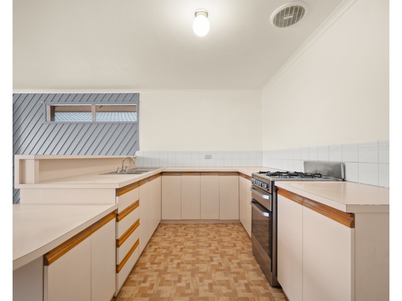 2/4 Bride Avenue, Hampton Park VIC 3976