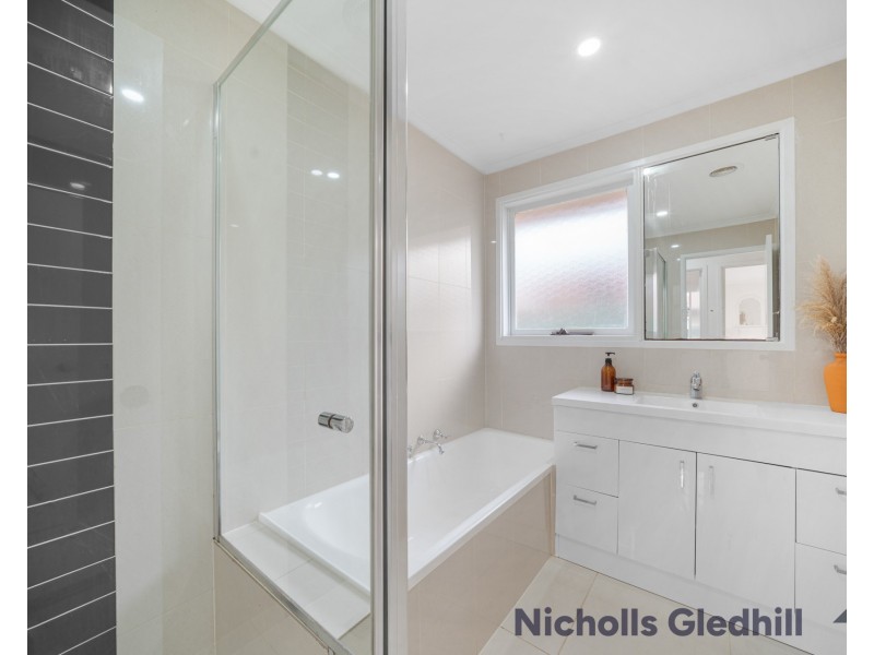 82 Scotsburn Way, Endeavour Hills VIC 3802