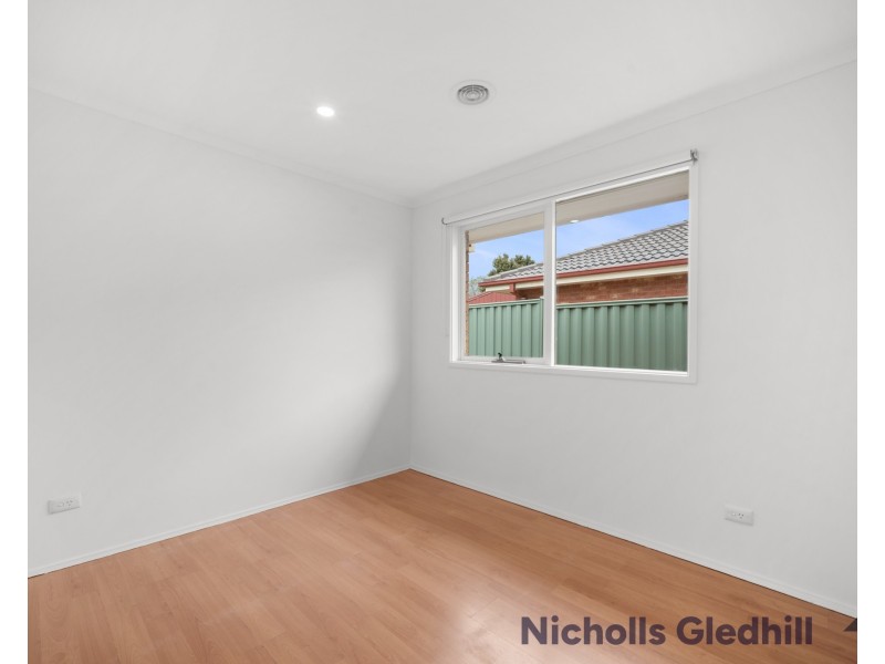 82 Scotsburn Way, Endeavour Hills VIC 3802