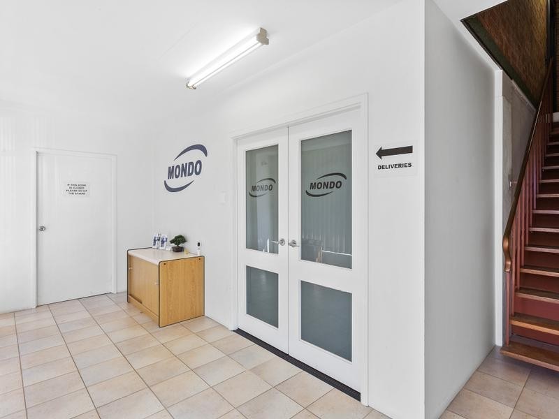 1/8 Pitt Way, Booragoon WA 6154