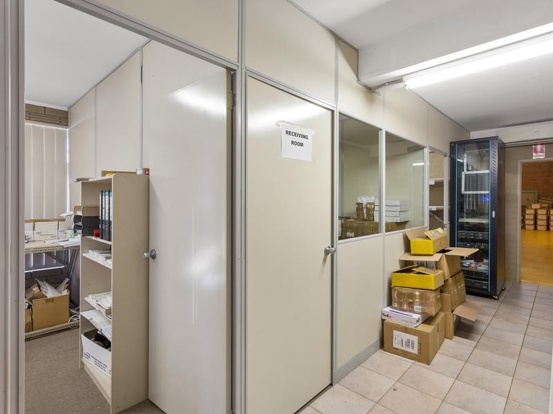 1/8 Pitt Way, Booragoon WA 6154