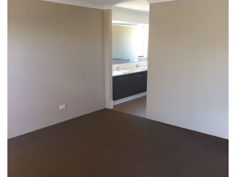 15 Laggan Road, Canning Vale WA 6155