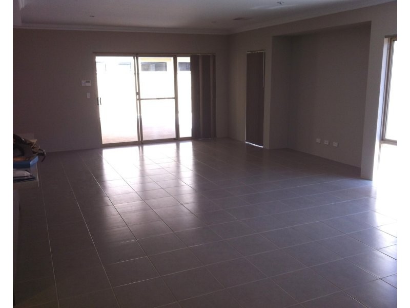 15 Laggan Road, Canning Vale WA 6155