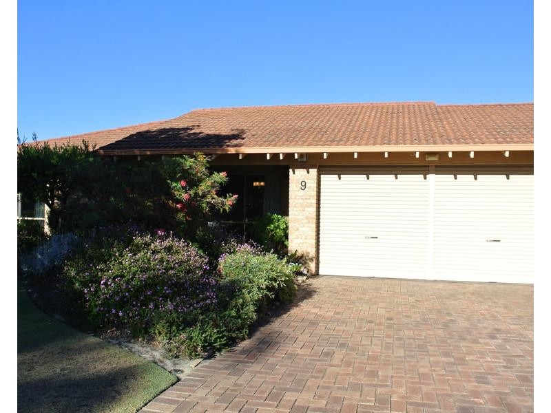 9 Simmonds Parade, Winthrop WA 6150
