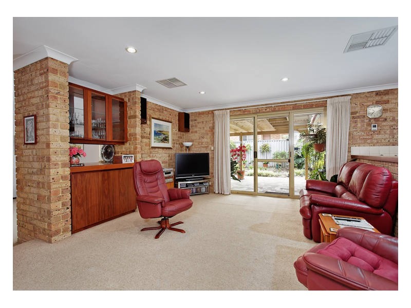 9 Simmonds Parade, Winthrop WA 6150