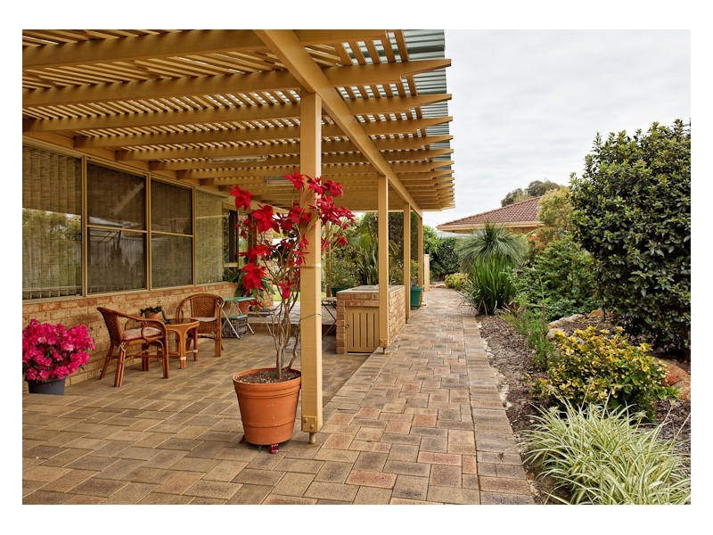9 Simmonds Parade, Winthrop WA 6150