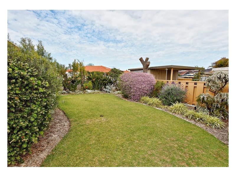9 Simmonds Parade, Winthrop WA 6150